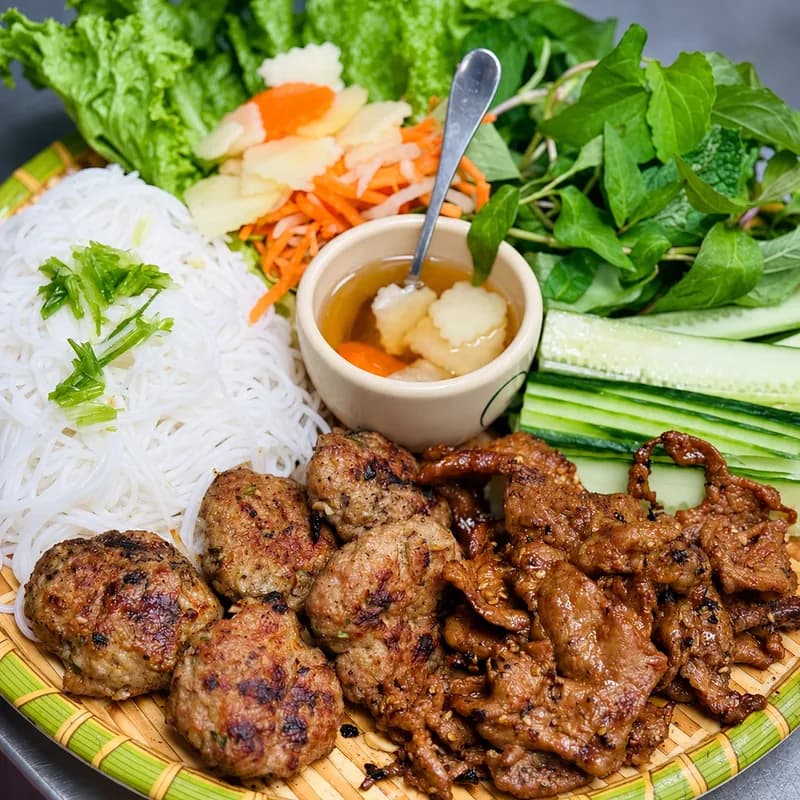 Bún chả Hà Nội tray with grilled pork, vermicelli, herbs and dipping sauce